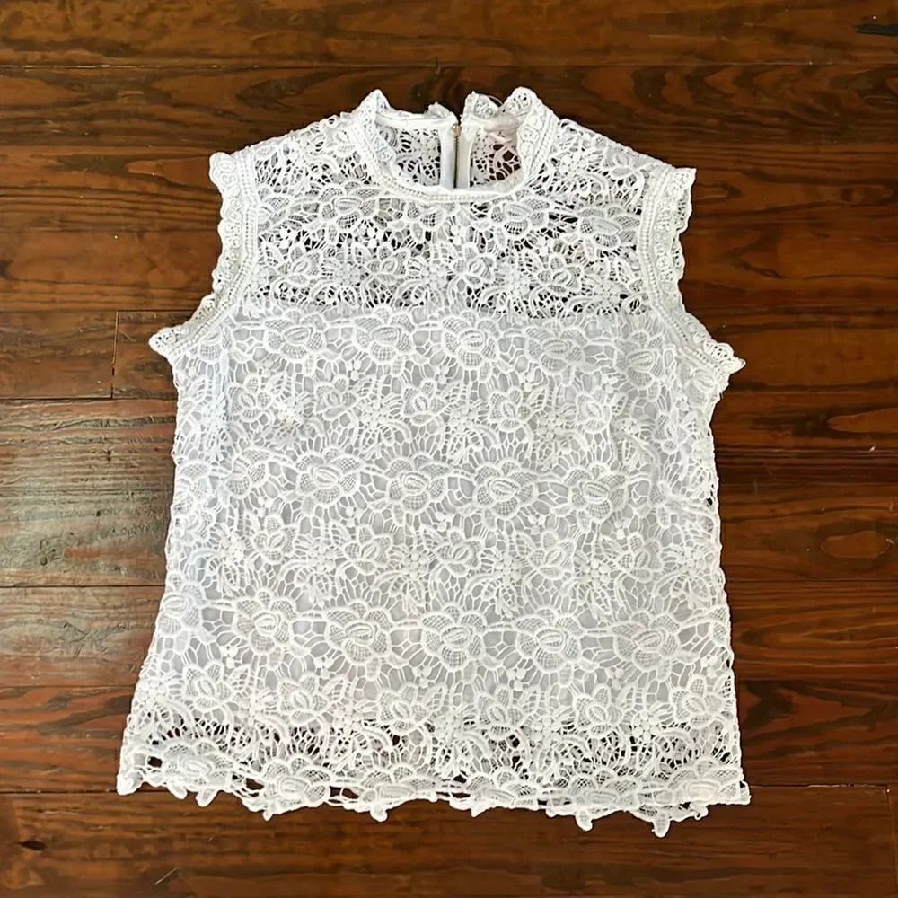 Nanette Lepore beautiful lace, sleeveless top. Zip up back. Size L